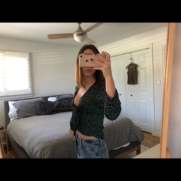 Green and white polka dot tie up crop top - Picture 2 of 5